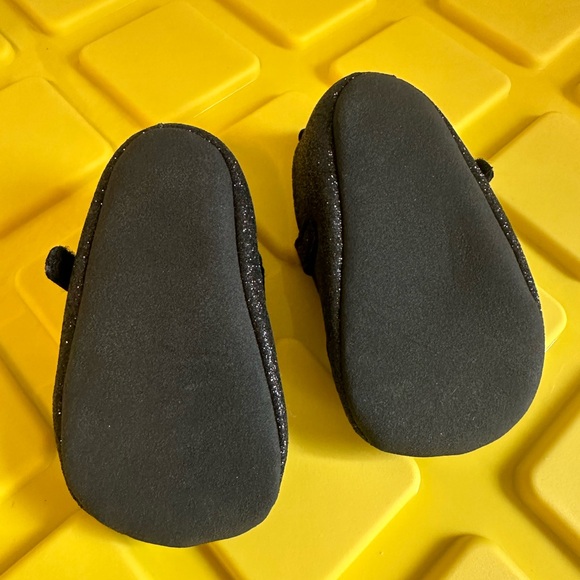 3-6m carters sparkly black shoes - Picture 3 of 3